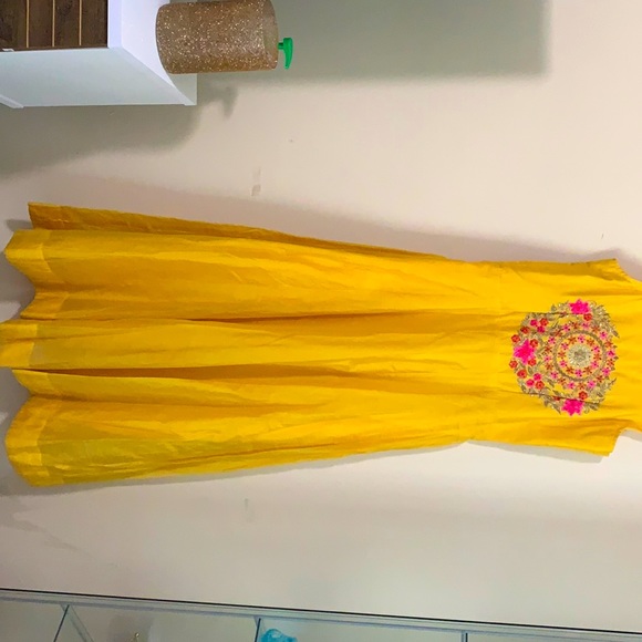 Nice yellow long Kurta - Picture 1 of 5